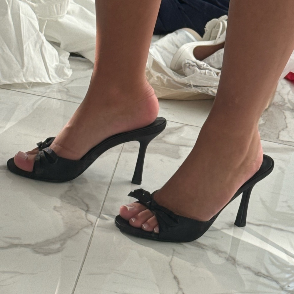 Black bow heels
